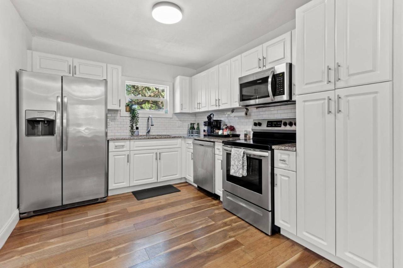 Treehouse Is A Quaint 2 Bedroom In An Up-And-Coming Part Of Town, Pet Friendly With Fenced Yard And Lounge Area That Is Close To Downtown Tampa Exterior foto