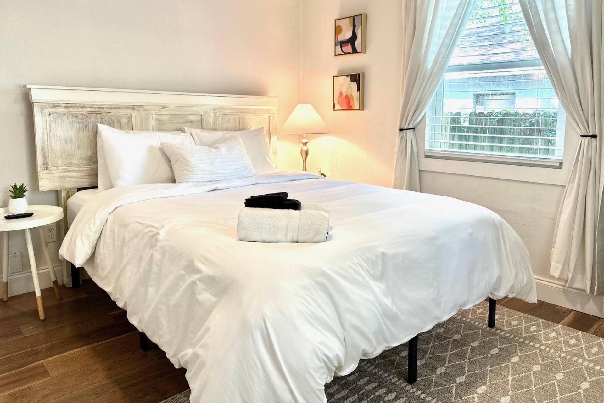 Treehouse Is A Quaint 2 Bedroom In An Up-And-Coming Part Of Town, Pet Friendly With Fenced Yard And Lounge Area That Is Close To Downtown Tampa Exterior foto